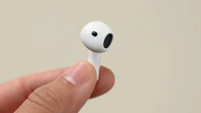 Khả năng kết nối là phương diện mà Galaxy Buds 4 vs AirPods 4 ANC thể hiện rõ sự khác biệt