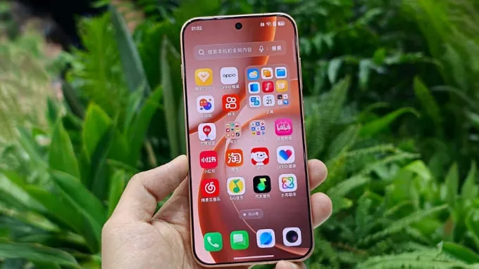 Cả OPPO Find X9s và OPPO Find X9 đều được trang bị màn hình AMOLED 6.59 inch