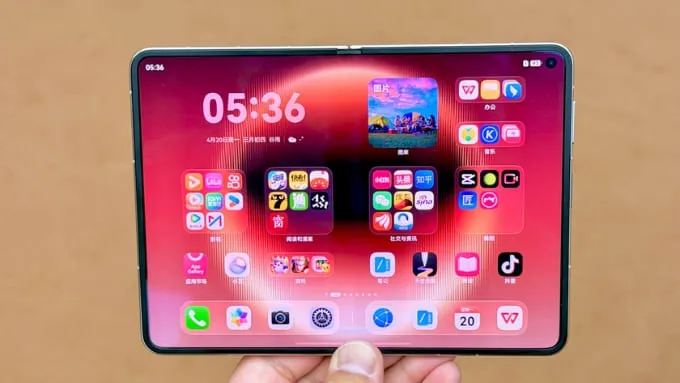 Huawei Pura X Max sở hữu lợi thế rõ rệt về không gian hiển thị nhờ thiết kế màn hình gập cỡ lớn