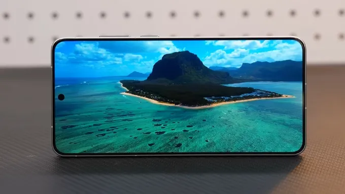 Vivo X300 Ultra được trang bị màn hình LTPO AMOLED