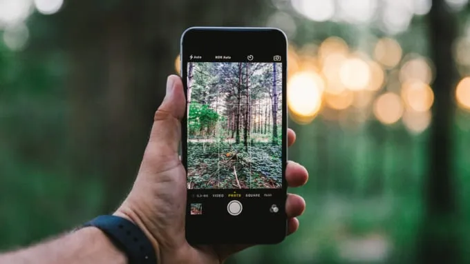 Lưu ý khi thực hiện cách chụp hình có ngày giờ trên iPhone