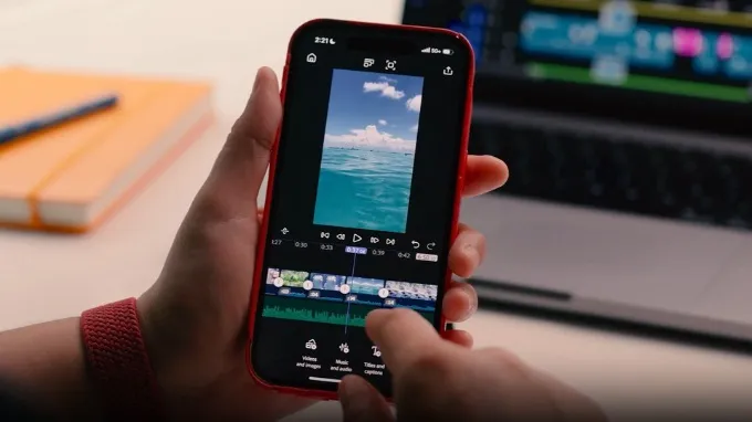 Adobe Premiere Rush mang đến một chuẩn mực mới cho các phần mềm lồng tiếng