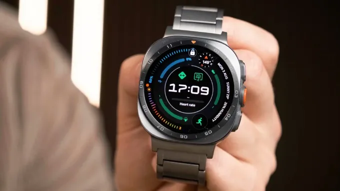 Galaxy Watch Ultra2 là lựa chọn đáng cân nhắc với người thường xuyên chạy bộ, đạp xe, bơi lội