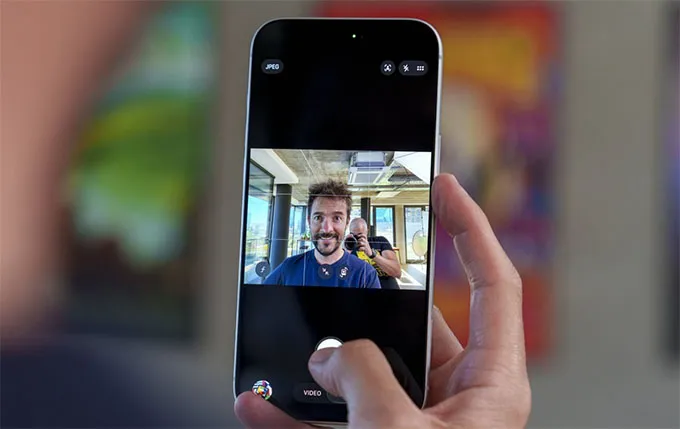 Cả iPhone 18 Pro Max và iPhone 17 Pro Max đều chạy iOS 27