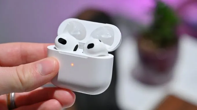 Apple chính thức giới thiệu tai nghe AirPods 3 vào ngày 18/10/2021
