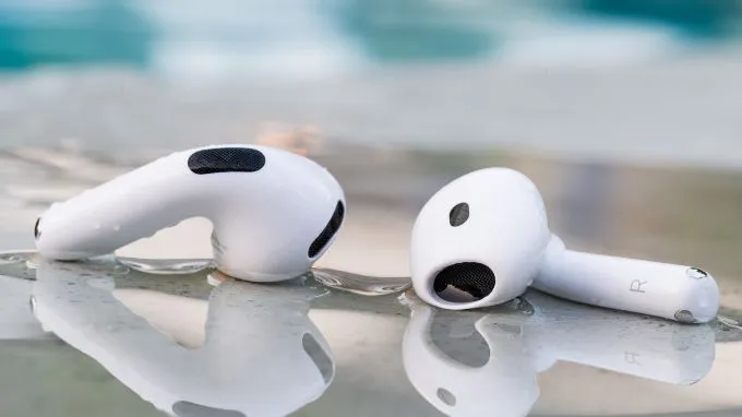 AirPods 5 có dùng được khi bơi hoặc tắm không?