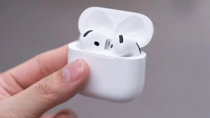 Tích hợp Apple Intelligence và Dịch trực tiếp (Live Translation)