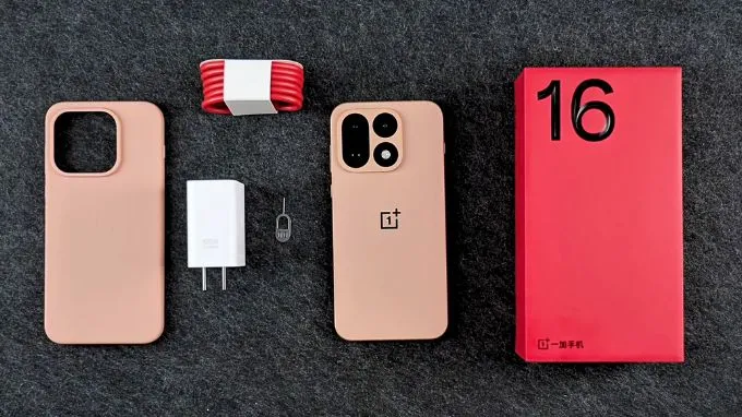  Bên trong hộp OnePlus 16 bao gồm cả ốp lưng và củ sạc 100W
