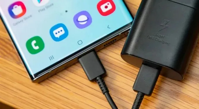 Kết nối điện thoại với bộ sạc