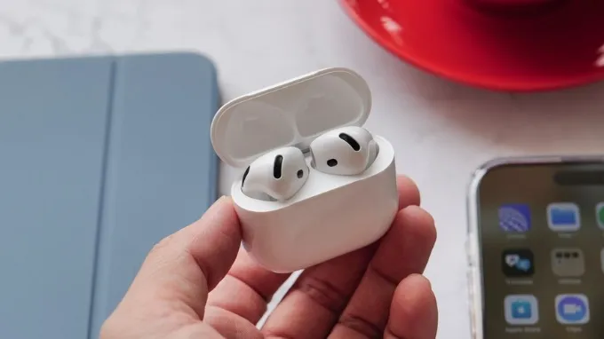 AirPods 4 ANC có phần thân thanh mảnh hơn
