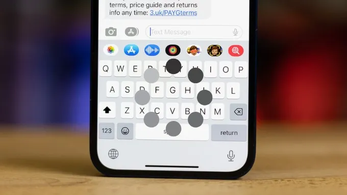 iPhone 16 bị lỗi tin nhắn bị treo khi nhận ký tự lạ