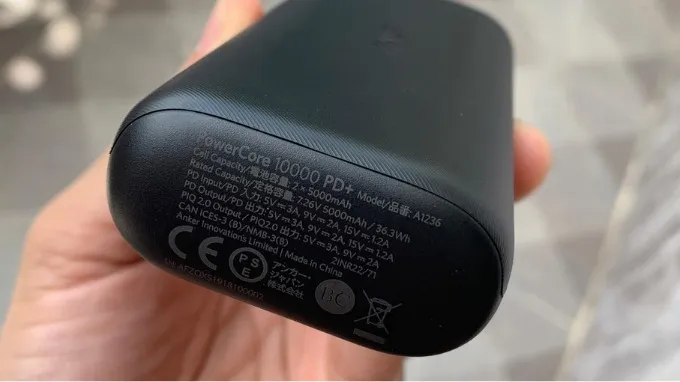 Cách kiểm tra nhanh pin sạc dự phòng trước khi ra sân bay