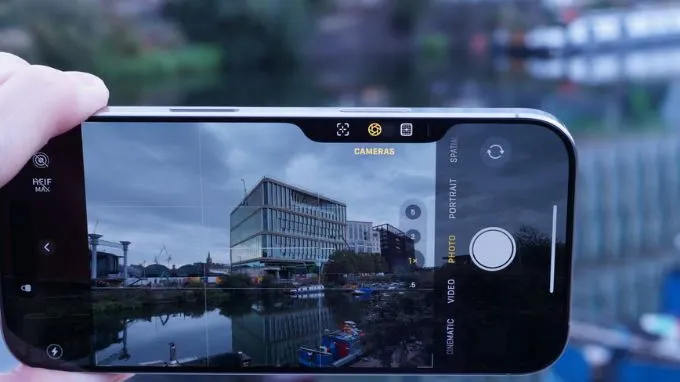 Camera Control trên iPhone 16 Pro