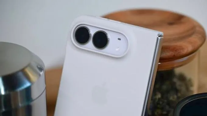 Camera có giới hạn thu phóng, Apple Pencil chưa sẵn sàng ngay