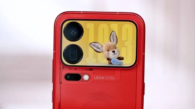 Xiaomi 18 Pro Max còn sở hữu một màn hình phụ OLED kích thước 2.86 inch