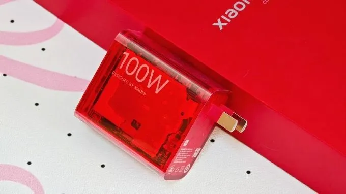 Dung lượng pin và sạc trên Xiaomi 18 Pro Max