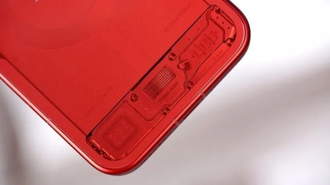 Xiaomi đã khéo léo kết hợp hiệu ứng trong suốt ở một số khu vực