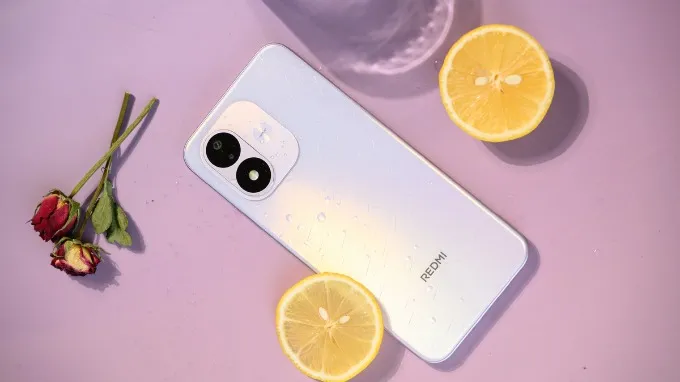 Điểm thay đổi dễ nhận thấy nhất khi cận cảnh Xiaomi Redmi Note 17 nằm ở thiết kế mặt lưng