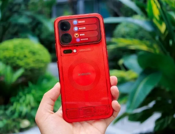 Điểm nhấn thị giác là phiên bản màu đỏ