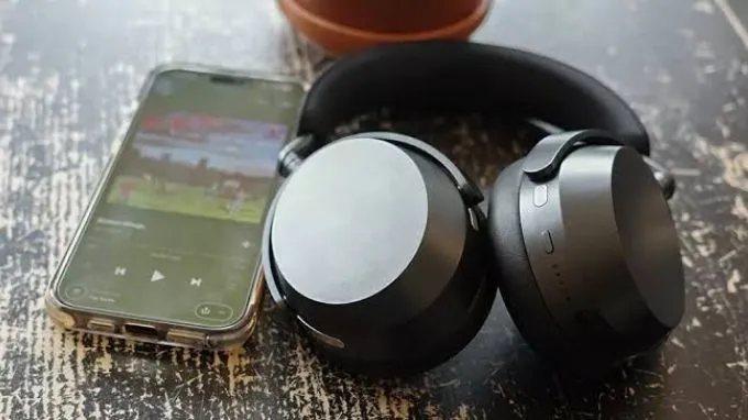 Chất âm của MOMENTUM 5 Wireless có xu hướng giàu năng lượng
