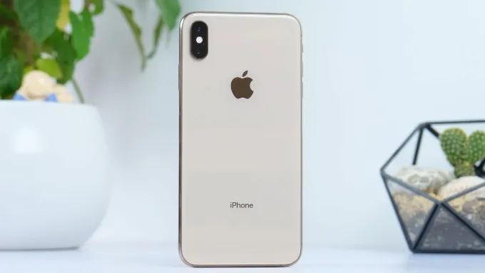 Có nên mua iPhone Xs Max cũ không và cân lưu ý gì