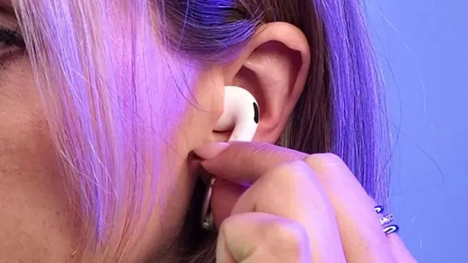 Cả hai phiên bản AirPods 5 đều được trang bị cảm biến lực trên thân tai nghe