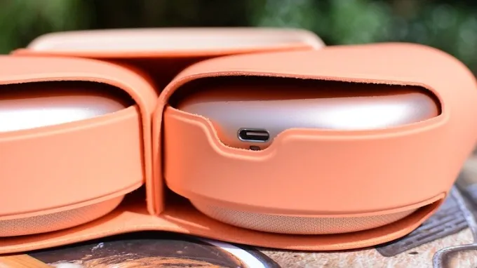Ở thời lượng pin, AirPods Max 2 gần như không thay đổi quá nhiều so với thế hệ trước