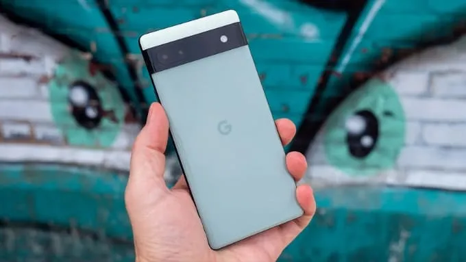 Google Pixel 6a sở hữu thiết kế nhỏ gọn
