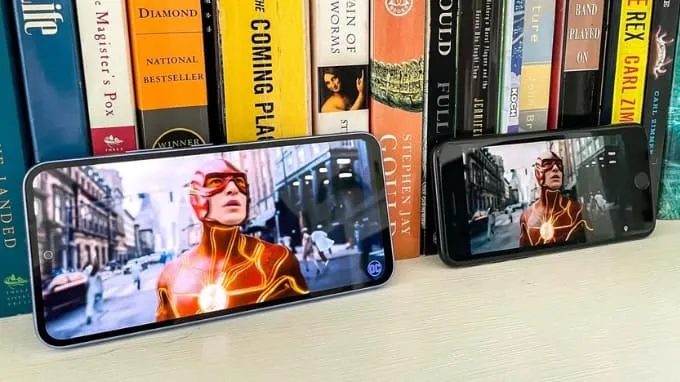 Màn hình iPhone SE 2020 so với các thiết bị khác
