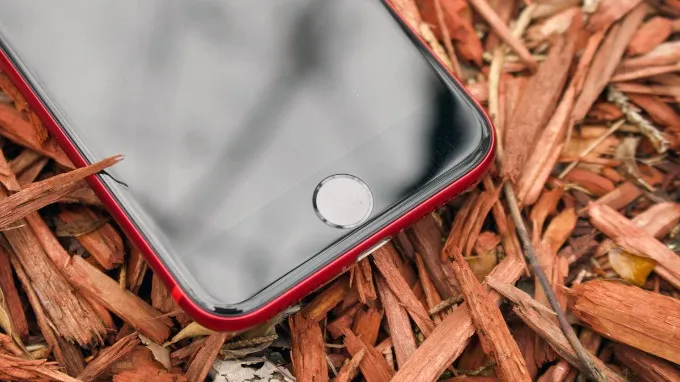 Nút Home tích hợp cảm biến vân tay Touch ID trên iPhone SE 2020