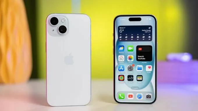Đánh giá màn hình iPhone 15 tiêu chuẩn