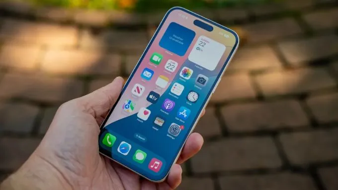Đánh giá màn hình iPhone 16 Plus