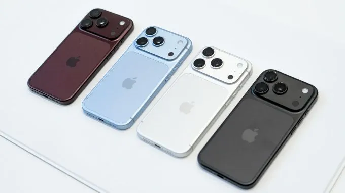 Apple bổ sung hai lựa chọn màu Băng Thanh và Đỏ Burgundy