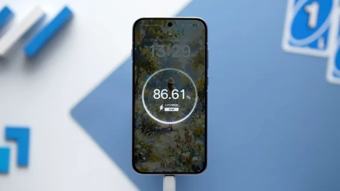 OPPO Reno16 5G còn hỗ trợ công nghệ sạc nhanh SUPERVOOC 80W