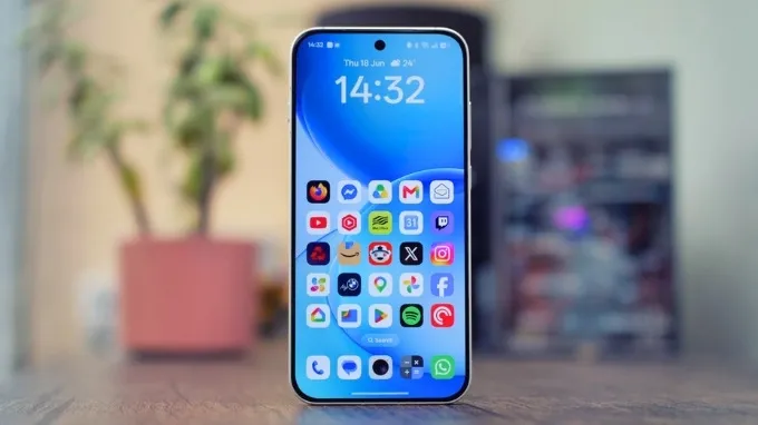OPPO Reno16 Pro 5G được trang bị tấm nền AMOLED 6.32 inch