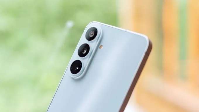 Hệ thống camera sau của Samsung Galaxy S26 FE gồm ba cảm biến
