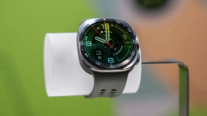 Galaxy Watch Ultra2 vẫn được trang bị màn hình Super AMOLED 1.52 inch