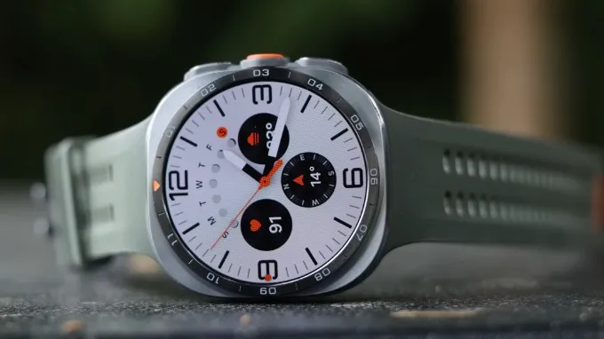 Galaxy Watch Ultra2 vẫn giữ ngôn ngữ thiết kế