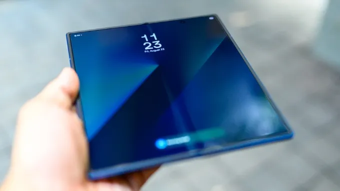 Nếp gấp màn hình trên Z Fold 7 được cải thiện đáng kể