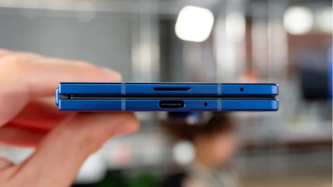 Galaxy Z Fold 7 gây mất điểm vì tốc độ sạc 25W