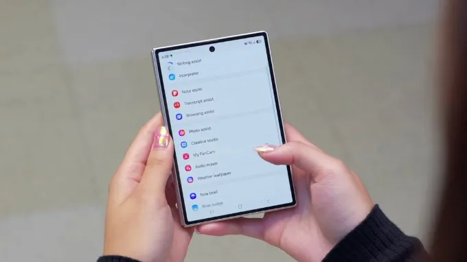 Bộ công cụ Galaxy AI là điểm nhấn ấn tượng khi review Z Fold8