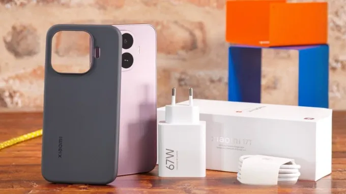 Hộp đựng của Xiaomi 17T 5G mang lại cảm giác rất quen thuộc