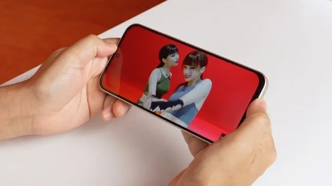 Khả năng hiển thị ngoài trời của mẫu Xiaomi Redmi cũng được cải thiện đáng kể