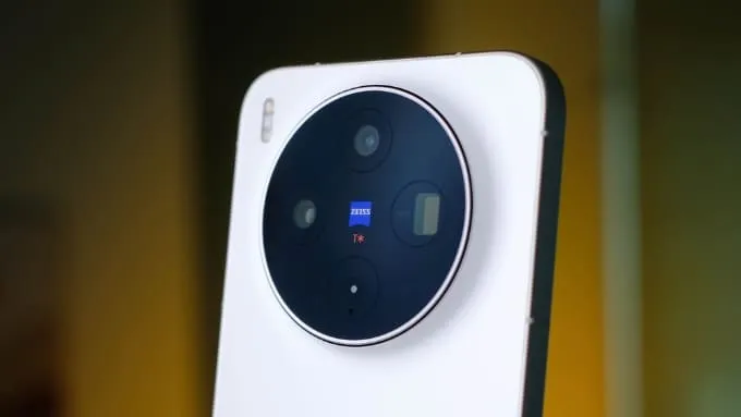Vivo chính thức hợp tác với Zeiss từ năm 2020