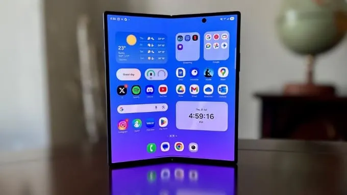 Galaxy Z Fold 7 tiếp tục khẳng định vị thế trong phân khúc smartphone màn hình gập