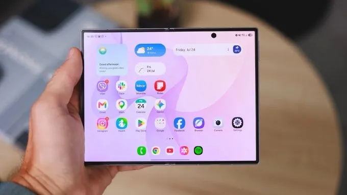Độ mỏng và trọng lượng của Galaxy Z Fold8