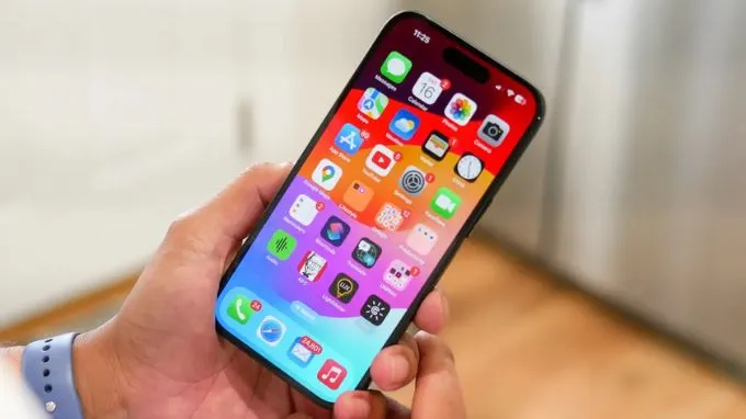 Dung lượng pin iPhone 15 bao nhiêu mAh