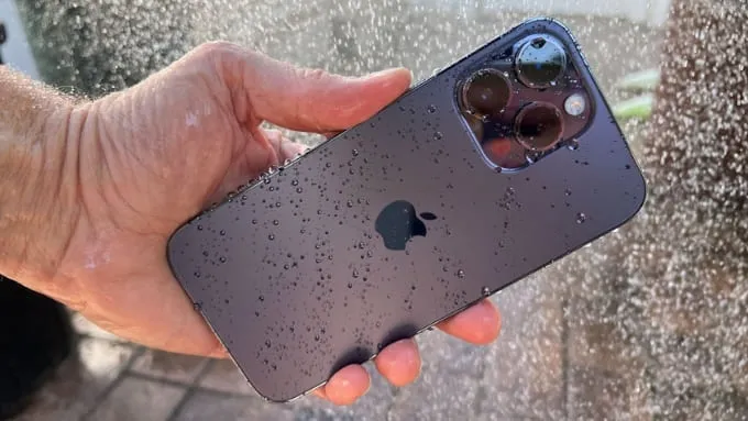Nguyên nhân dẫn đến camera iPhone bị đọng hơi nước