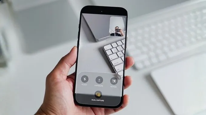 Dual Capture là tính năng cho phép iPhone ghi hình đồng thời bằng camera trước và camera sau