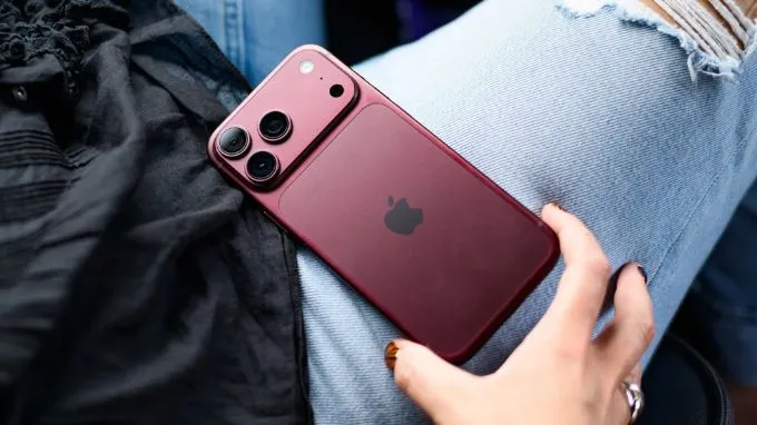 Apple đã thu hút mọi sự chú ý khi cho ra mắt iPhone 18 Pro Max vào ngày 09/09/2026